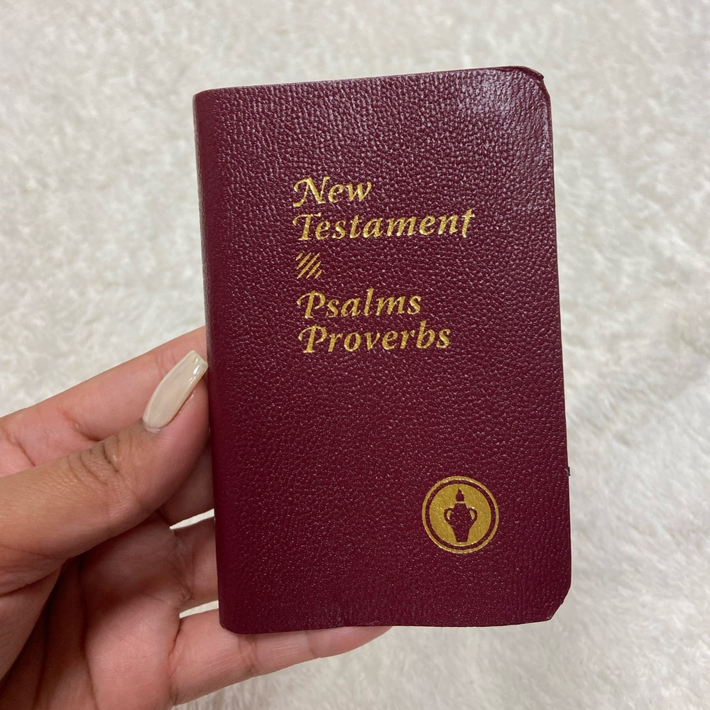 Gideons Burgundy English New Testament Psalms Proverb ESV Pocket Bible Mini Size